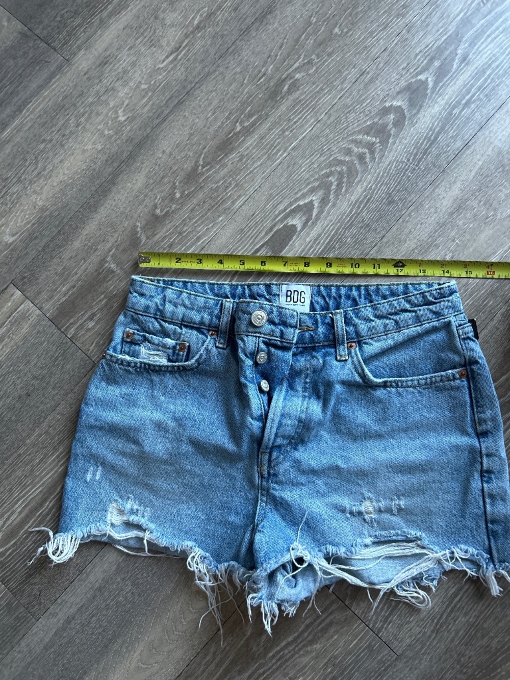 Urban Outfitters BDG Summer Cut-Off Jean Shorts - size 28